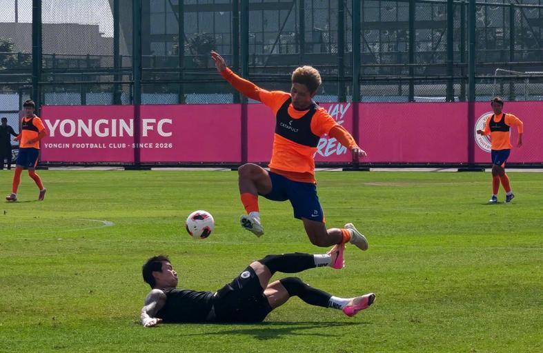 泰山1-5惨败K2新军,两将配进一队!二雷浪回来了 新外援来自欧洲