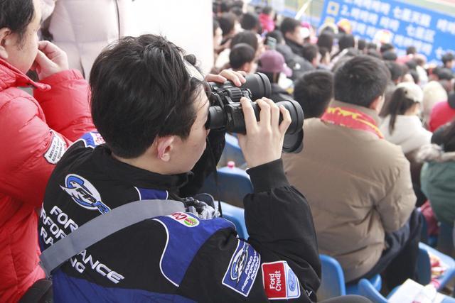 网页版登录-绿茵场内外皆风景